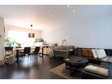 instapklare en centraal gelegen woning met 3 ruime slaapkamers.