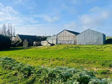 vente longère et corps de ferme à guiclan (29410) : à vendre / 160m² guiclan