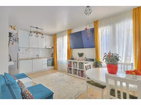 antibes – 3 pièces entièrement rénové à l’entrée du vieil antibes – fort potentiel locatif