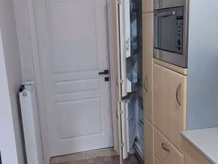 appartement rez avec petit jardin et place de parking