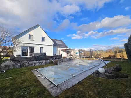 maison familiale de 135m² au sol avec piscine à koetzingue