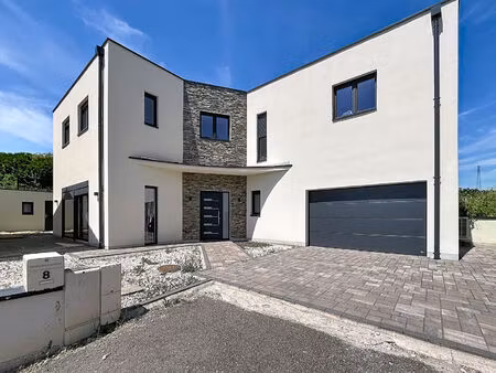 vente maison 6 pièces  140.00m²  neufchef