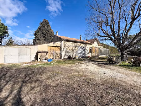 mas en campagne de noves mais proche du centre à réhabiliter