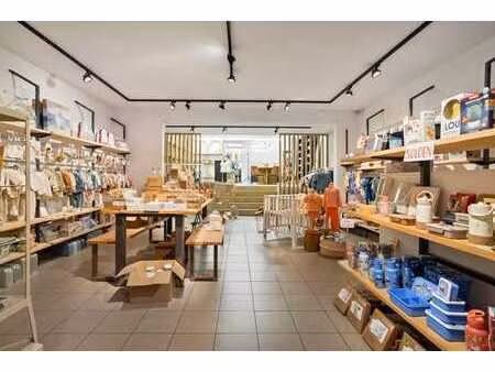 a louer : espace commercial (140 m²) avec une visibilité max