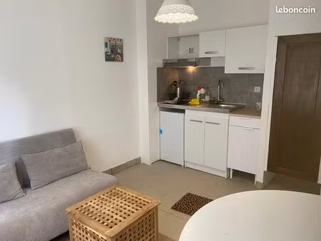 deux pièces bordeaux centre