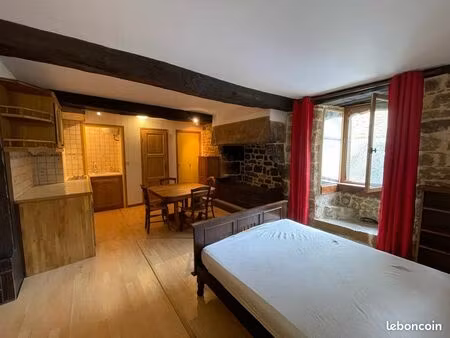 studio à louer en plein centre de guingamp