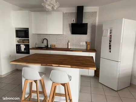 t2 meublé 55 m² rénové – terrasse 12 m² plein sud – port marianne - emplacement idéal