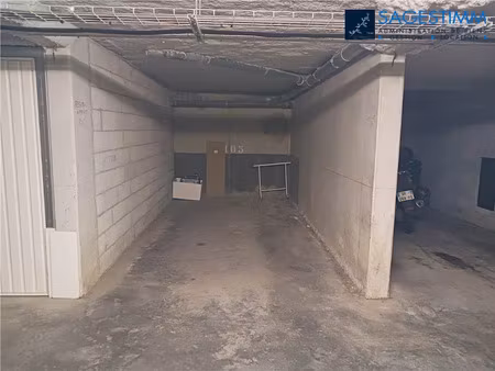 location parking 9 m² à grimaud (83310)  90 €