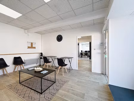 location locaux professionnels 3 pièces 53 m² à fenouillet (31150)  590 €