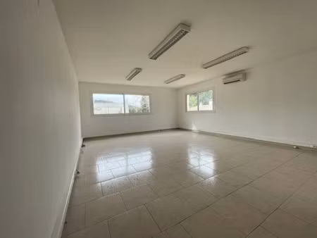 location locaux professionnels 1 pièce 47 m² à mouans-sartoux (06370)  800 €