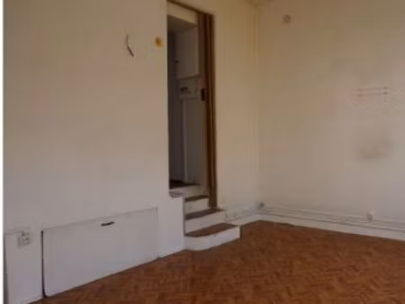 location local commercial