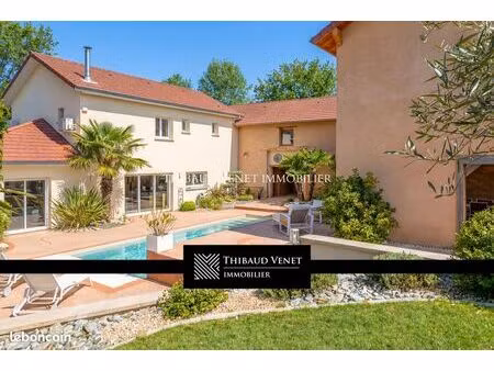 propriété 7 pièces 256 m²