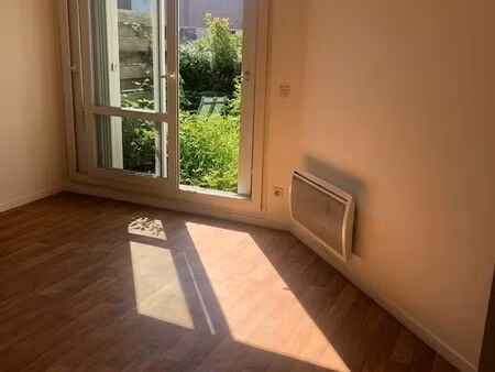 appartement f2 avec jardin privatif et garage