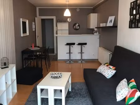 loue grand studio  f1   t1   f1   t1 pièce à vivre 30 m² à lille proche du métro de la fac