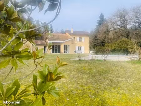 maison 6 pièces 203 m²