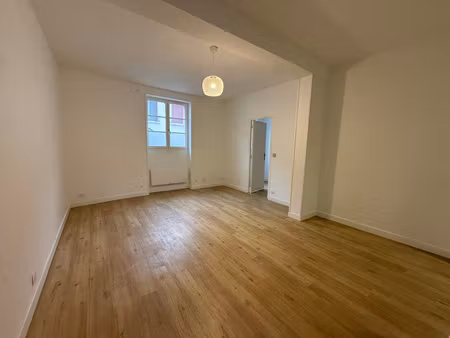 charmant 2 pièces avec parking – rdc – centre-ville de crécy-la-chapelle