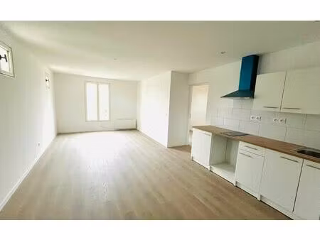 location appartement  m² t-2 à persan  780 €