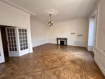bureaux à louer centre ville nantes haut standing parquet et ascenseur