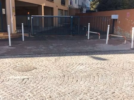 garage moto ou scooter proche centre ville