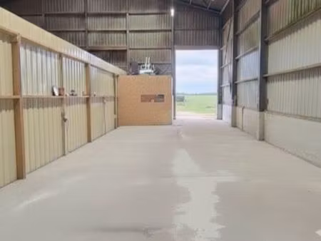 local pour pro ou particulier 180 m2 ou 360 m2