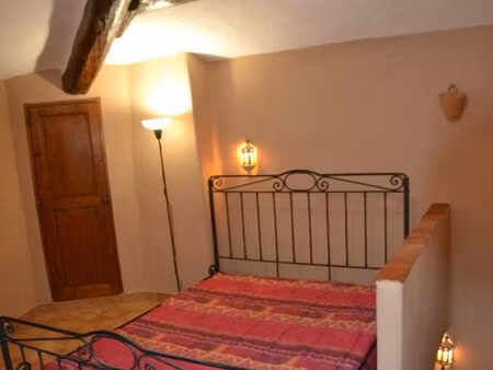 correns  var  maison de village semi meublée  location à l'année