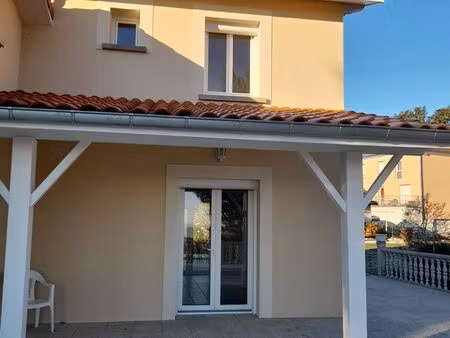 t3 dans villa à genilac