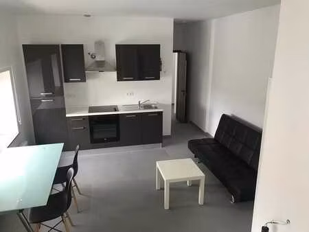 très beau studio moderne au centre