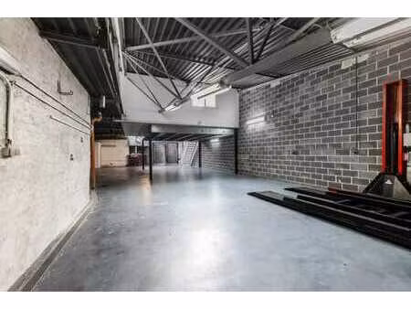 ixelles – situation premium  entrepôt polyvalent avec bureau