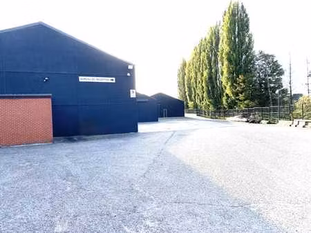 depot a louer de +- 900 m²