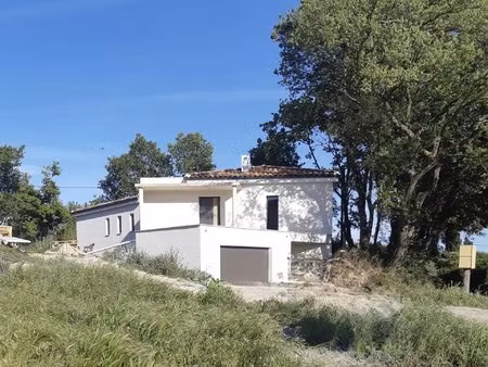 pelissanne aux pieds des collines