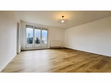 appartement t4 de 80 m2 avec terrasse et balcon au dernier é