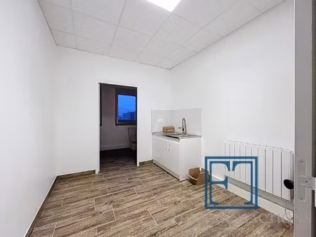 bureau à louer  133.42 m²