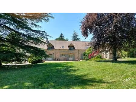 a 5 minutes de la ferté-gaucher  **demeure de caractère aux volumes imposants**  alliant l