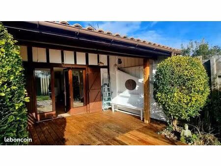 charmante maison mitoyenne rénovée t3 en plein centre d’angresse