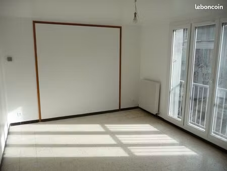 t3 de 65m² refait à neuf digne centre