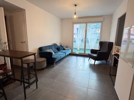 appartement t2 place de parking privé 820cc