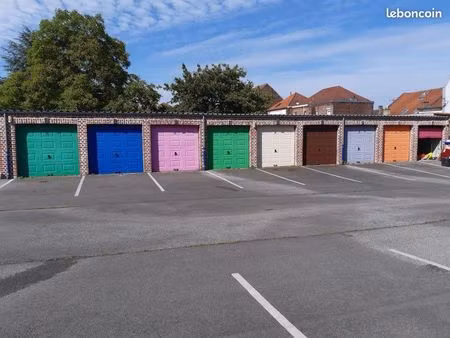 à louer garage ou garde meubles