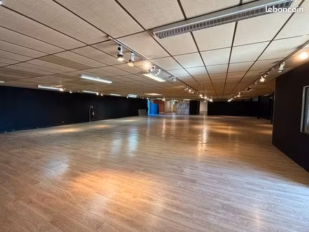 local commercial à louer bergerac / 700 m² avec 3 000 m² d’extérieur
