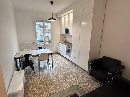 t2bis meublé de 53m2 au calme - plein centre nantes viarme