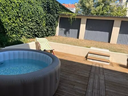 loft avec terrasse et petit jardin