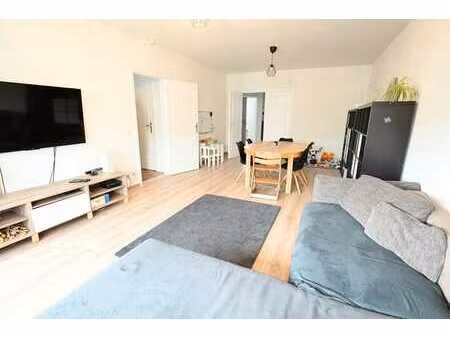 ruim en gezellig appartement (94m²) nabij kerkplein!