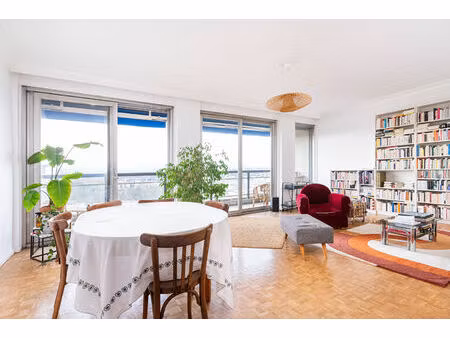 t3 -croix-rousse avec ascenseur et balcon