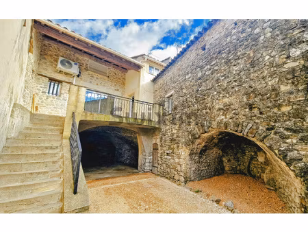 coup de coeur maison en pierre avec terrasse et cour fermé