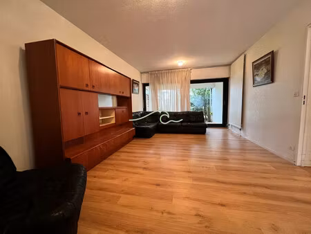 larmor plage - grand t4 donnant sur un parc