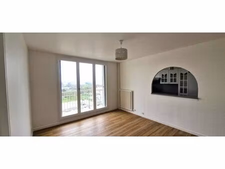 appartement 3 pièces avec balcon  loggia et cave – 8? étag