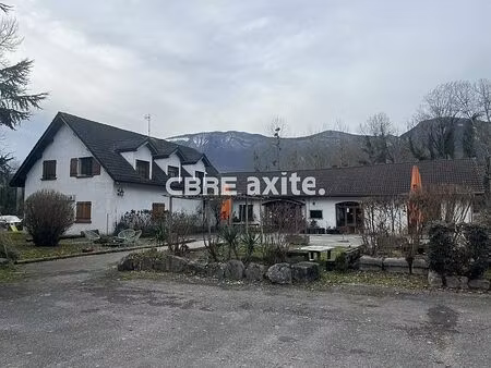 vente commerce saint pierre d'albigny 568 m²