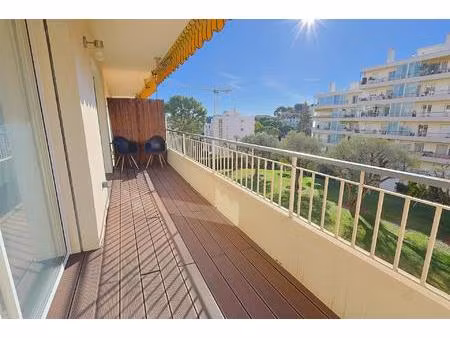 à vendre – 3 pièces traversant – étage élevé – parking + cave – antibes