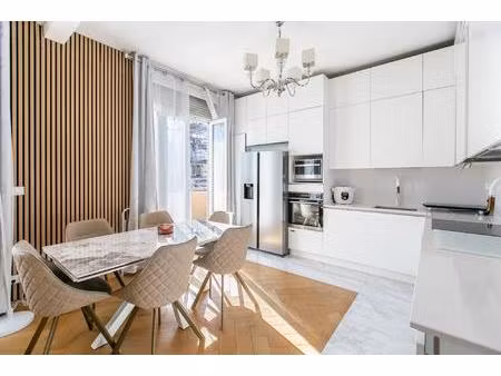 nice musiciens  dans bel immeuble bourgeois  superbe 4 pièces rénové et climatisé avec...