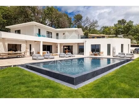 contemporary villa in a private estate with id 2786742184