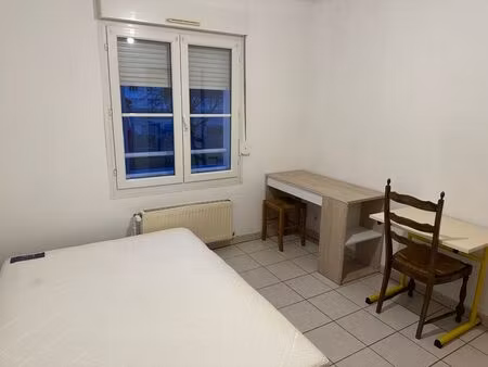 location appartement 1 pièce 20 m² à saint-julien-les-villas (10800)